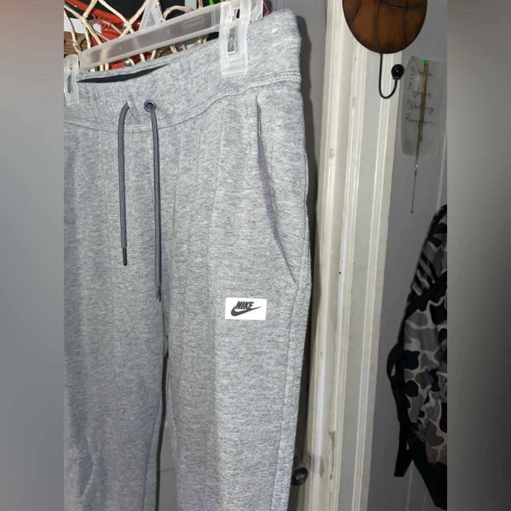 Nike sweatpants only been worn like twice. they are too small. 50 or obo